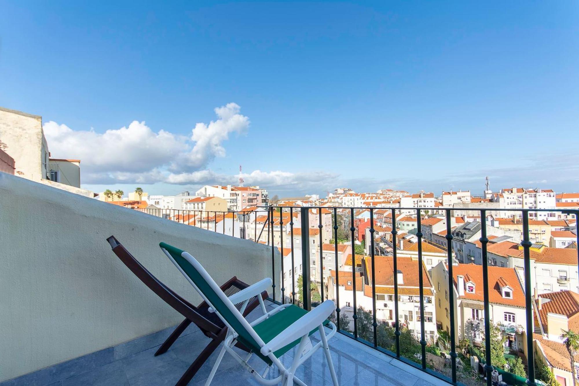Amidst The Rooftops Of Lisbon Bagian luar foto